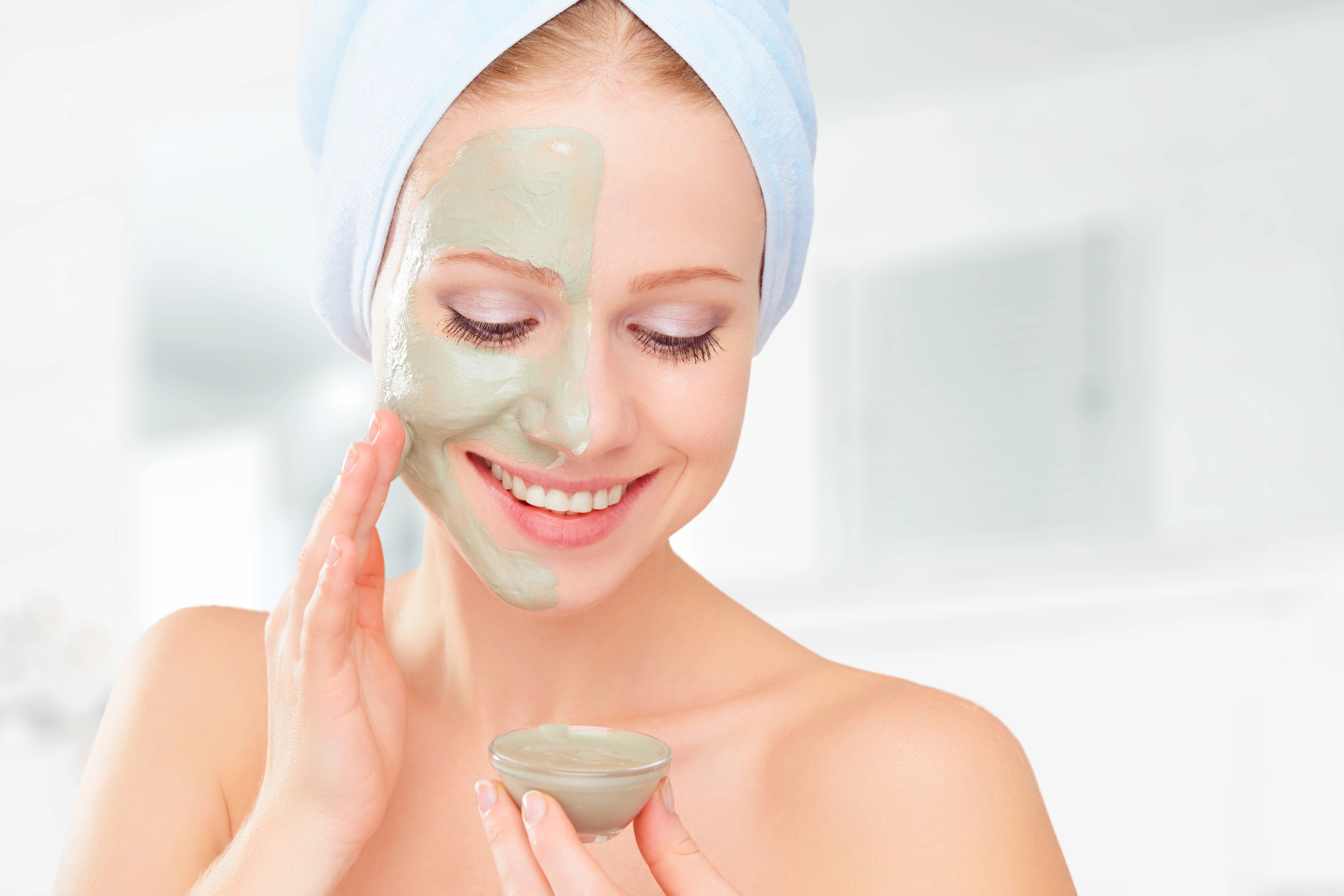 Clay Therapy in Wound Care: A Scientific Review of Bentonite and Kaolinite Clays and Their Antimicrobial Potentials